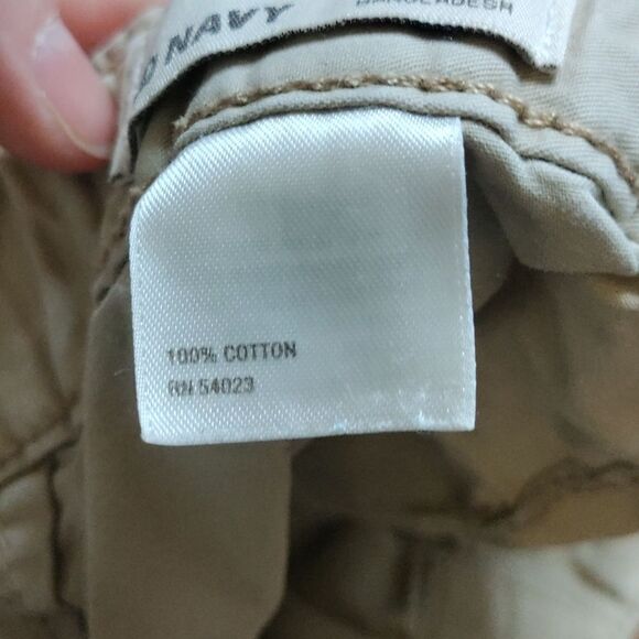 Old Navy Bermuda shorts size 8 khaki shorts cotton summer beach vacation - Picture 4 of 7